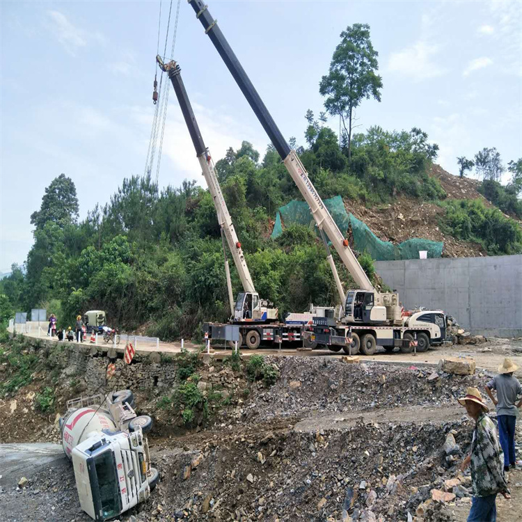 揭东汽车掉沟里叫吊车救援要多少钱